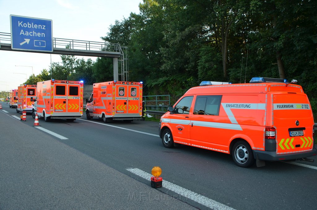 Einsatz BF Koeln Klimaanlage Reisebus defekt A 3 Rich Koeln hoehe Leverkusen P151.JPG